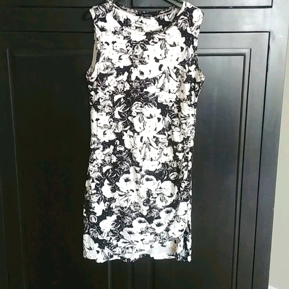 LE CHATEAU SHORT SLEEVED DRESS - Picture 1 of 6